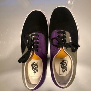 Vans sneaker/skateboard shoes